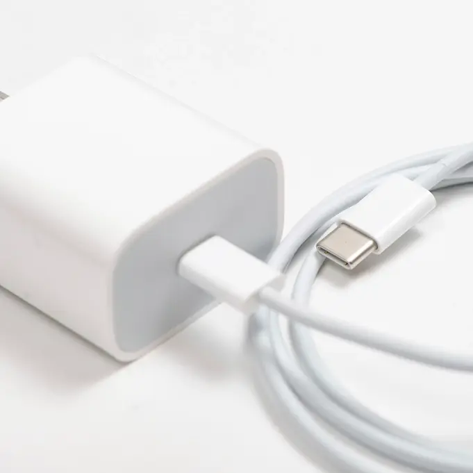 شاحن USB-C سريع 20 وات